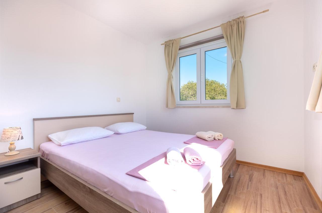 Holiday Home Lydia Slatine Luaran gambar