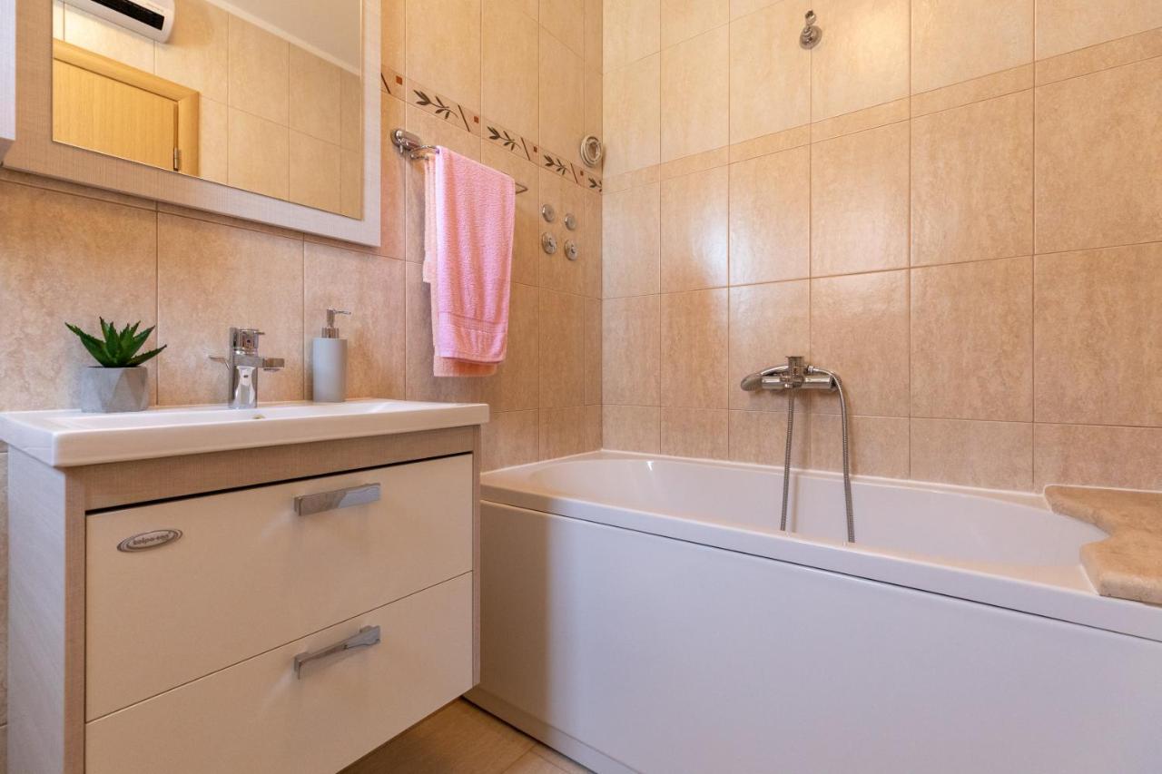 Holiday Home Lydia Slatine Luaran gambar