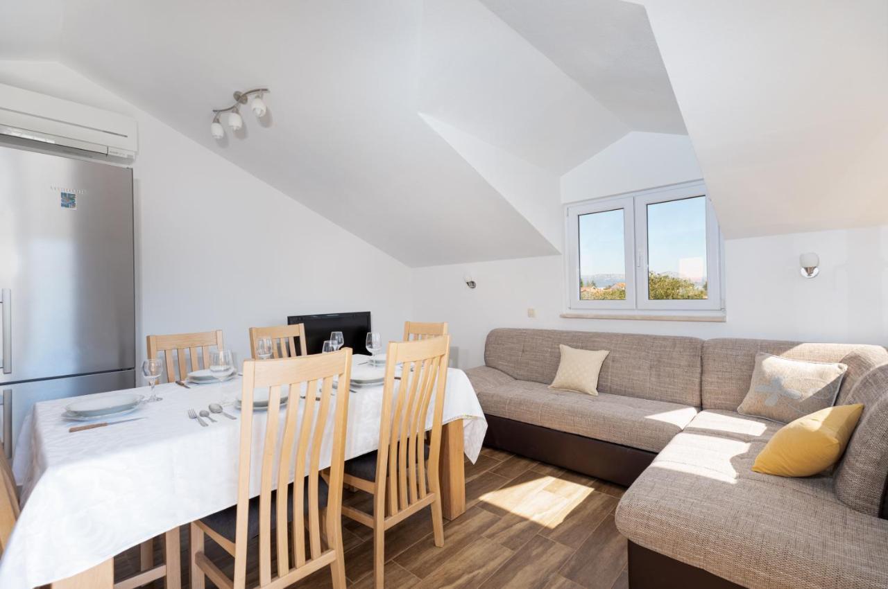 Holiday Home Lydia Slatine Luaran gambar